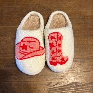 Cowgirl Western Boot and Hat Rodeo Sherpa Pink and White Slippers 8/8.5 NWT